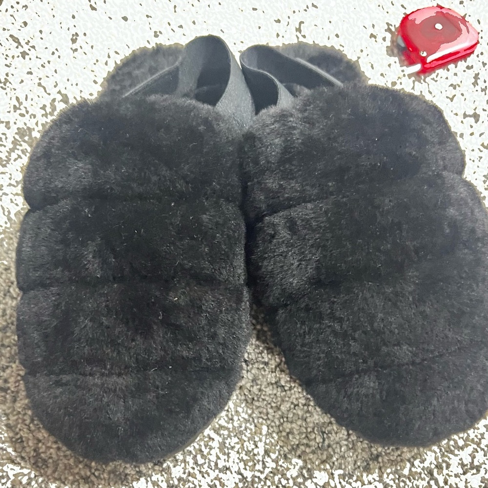 Ugg Women’s Super Fluff Strap Slipper Size 9